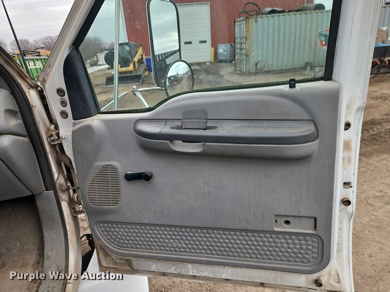 image for item FN5559 2004 Ford F650 truck cab and chassis