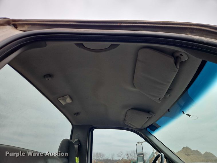 image for item FN5559 2004 Ford F650 truck cab and chassis