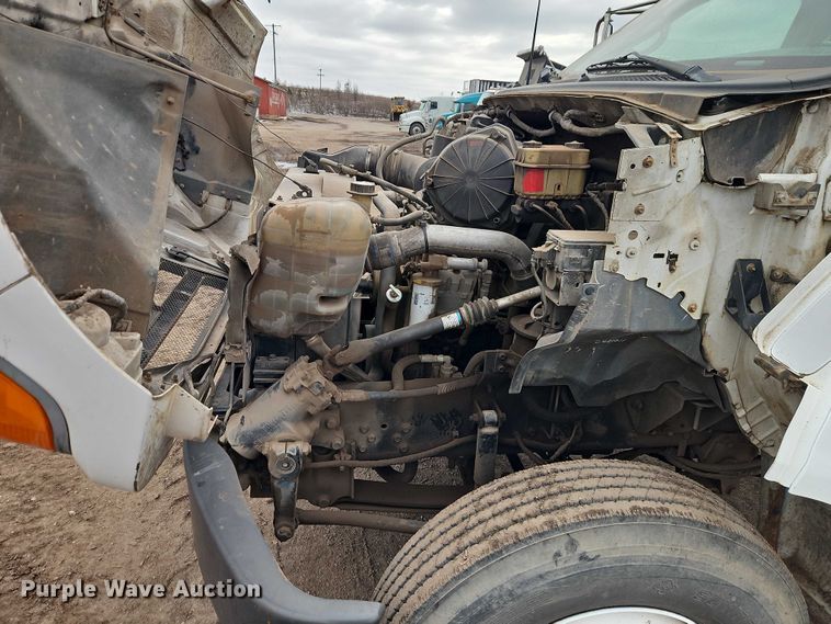 image for item FN5559 2004 Ford F650 truck cab and chassis