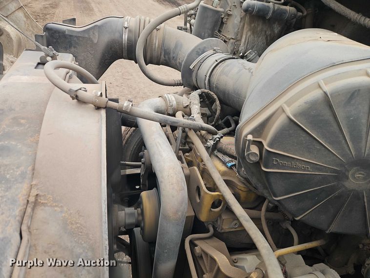 image for item FN5559 2004 Ford F650 truck cab and chassis