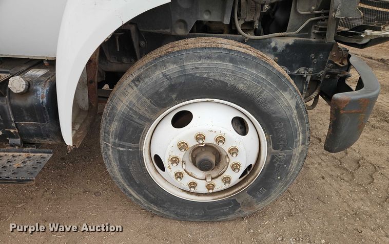 image for item FN5559 2004 Ford F650 truck cab and chassis