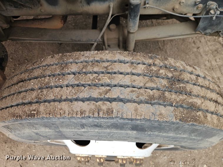 image for item FN5559 2004 Ford F650 truck cab and chassis