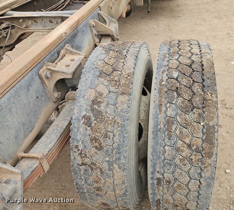 image for item FN5559 2004 Ford F650 truck cab and chassis