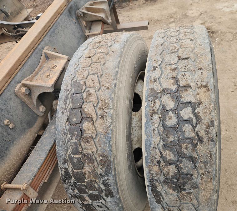 image for item FN5559 2004 Ford F650 truck cab and chassis