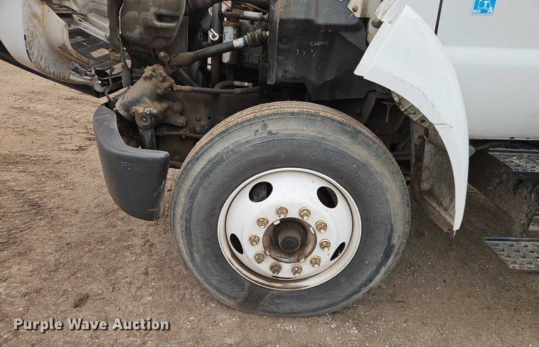 image for item FN5559 2004 Ford F650 truck cab and chassis