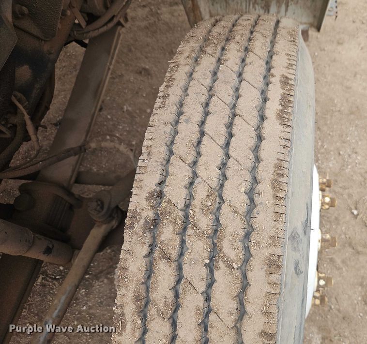 image for item FN5559 2004 Ford F650 truck cab and chassis