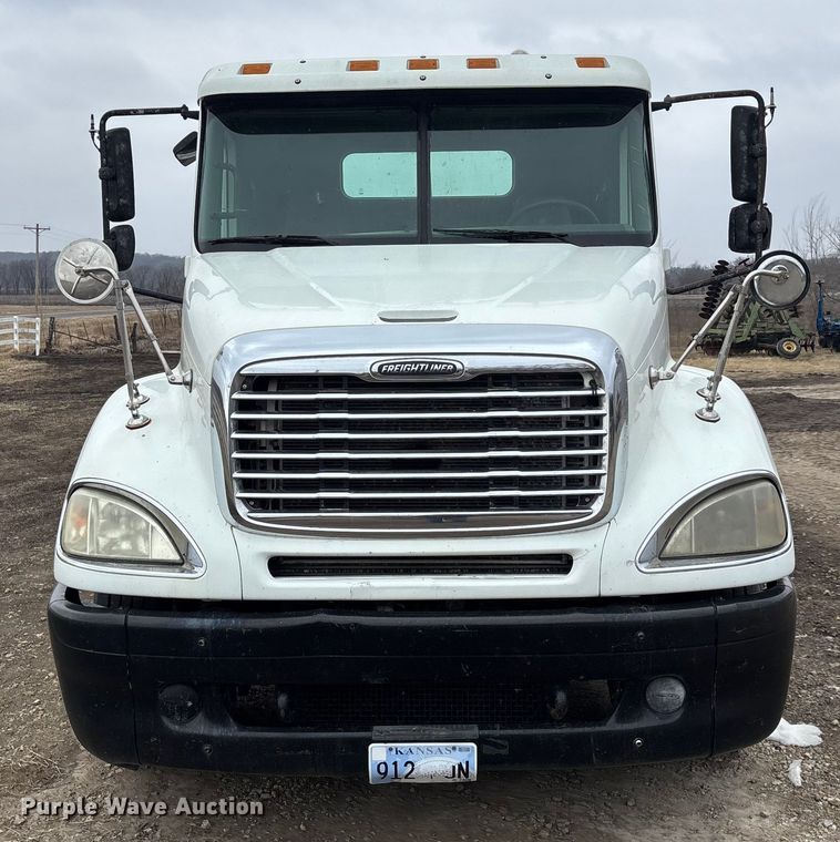 image for item FO3516 2005 Freightliner Columbia semi truck