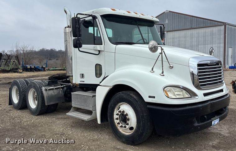 image for item FO3516 2005 Freightliner Columbia semi truck