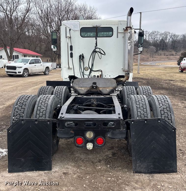 image for item FO3516 2005 Freightliner Columbia semi truck