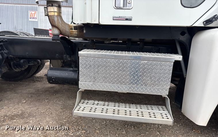 image for item FO3516 2005 Freightliner Columbia semi truck