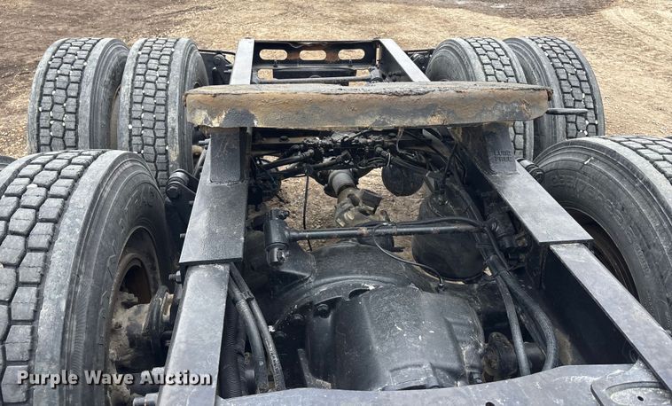 image for item FO3516 2005 Freightliner Columbia semi truck