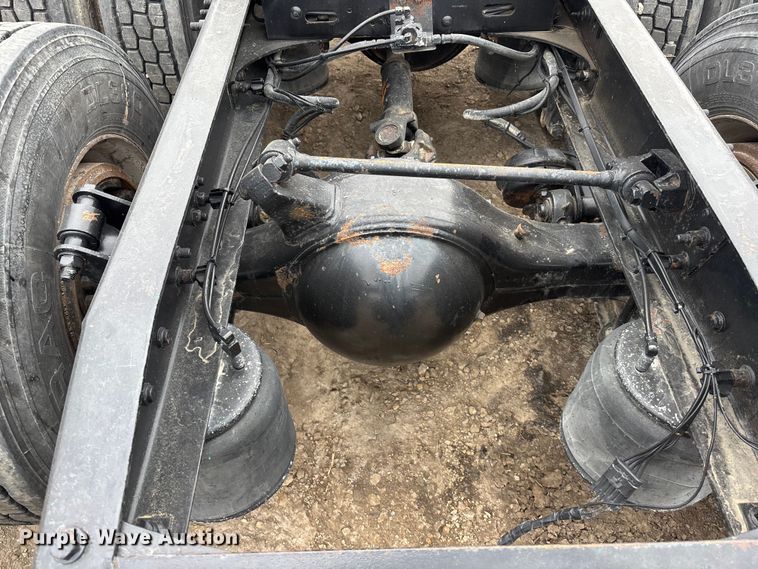 image for item FO3516 2005 Freightliner Columbia semi truck