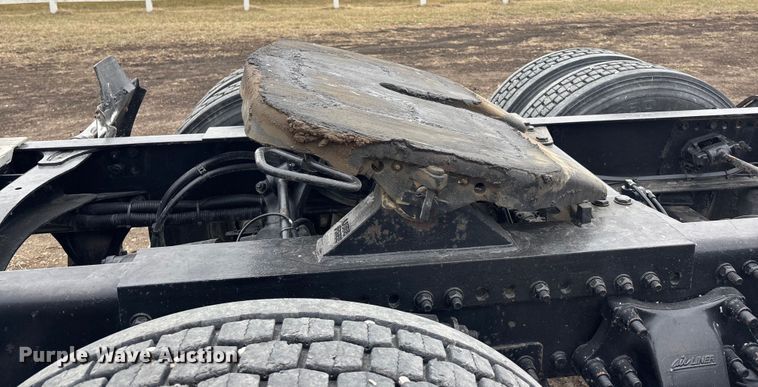 image for item FO3516 2005 Freightliner Columbia semi truck