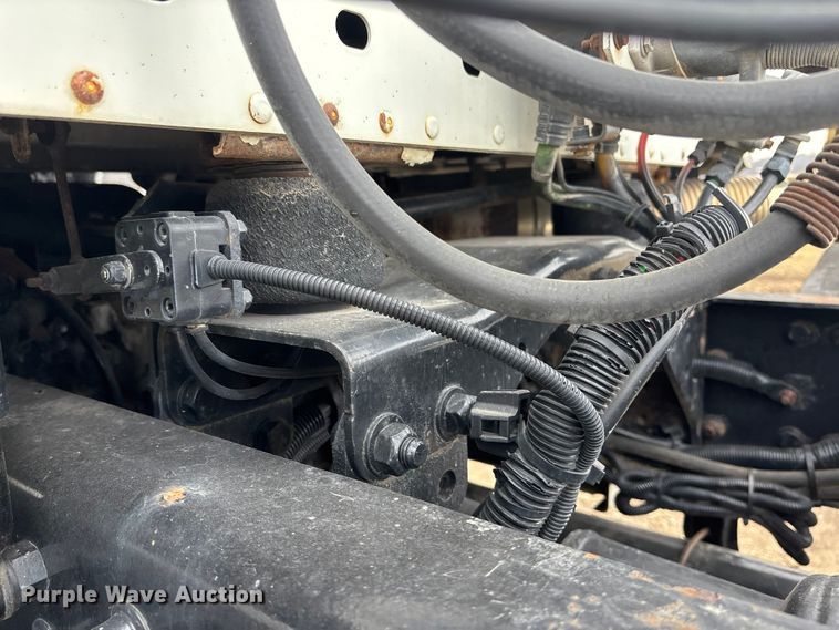 image for item FO3516 2005 Freightliner Columbia semi truck