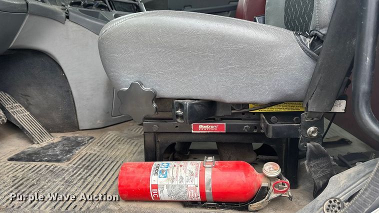 image for item FO3516 2005 Freightliner Columbia semi truck