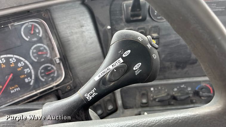 image for item FO3516 2005 Freightliner Columbia semi truck