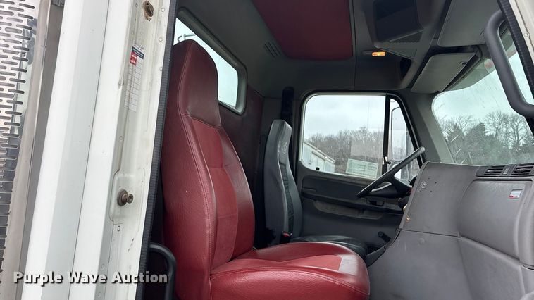 image for item FO3516 2005 Freightliner Columbia semi truck