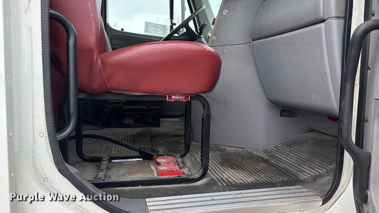 image for item FO3516 2005 Freightliner Columbia semi truck