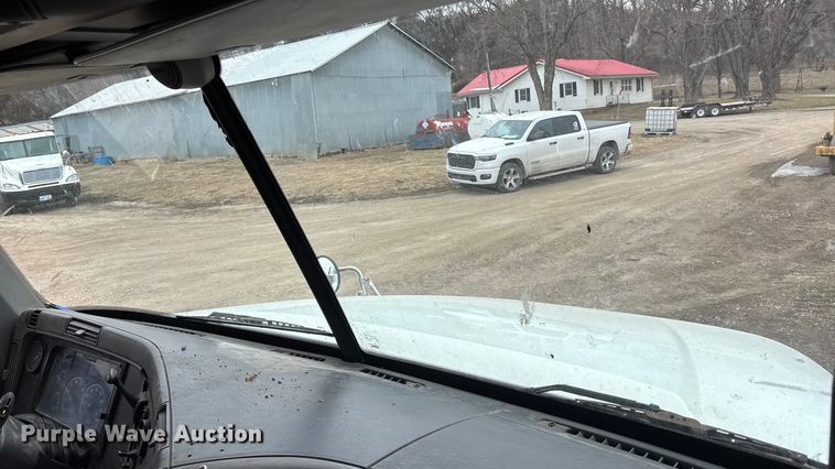 image for item FO3516 2005 Freightliner Columbia semi truck