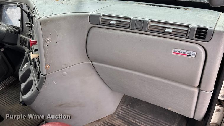 image for item FO3516 2005 Freightliner Columbia semi truck