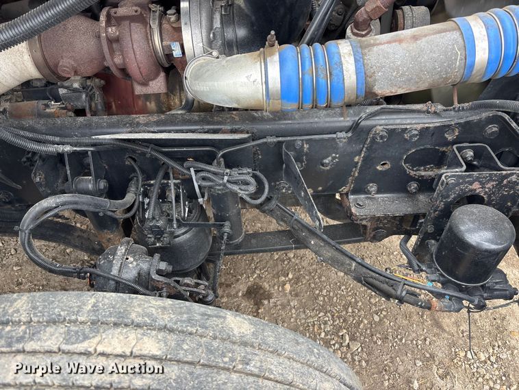 image for item FO3516 2005 Freightliner Columbia semi truck