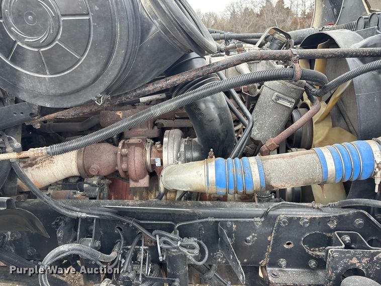 image for item FO3516 2005 Freightliner Columbia semi truck