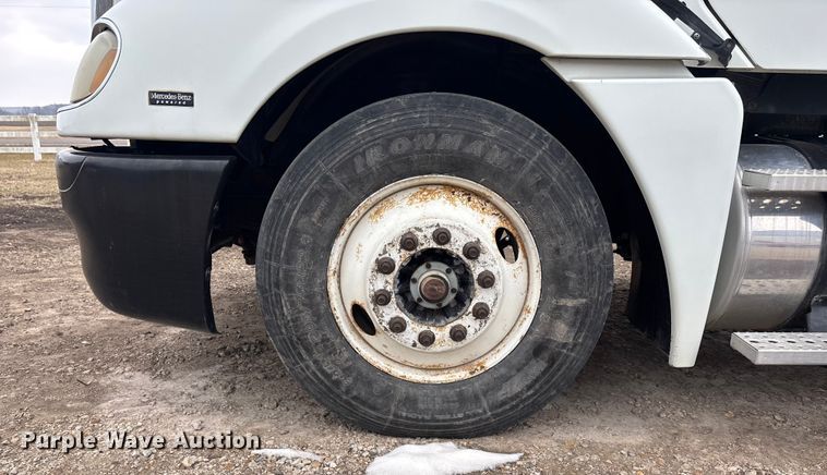 image for item FO3516 2005 Freightliner Columbia semi truck