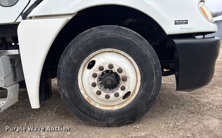 image for item FO3516 2005 Freightliner Columbia semi truck