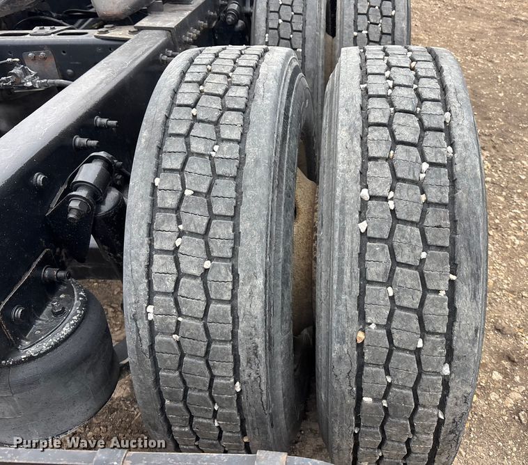 image for item FO3516 2005 Freightliner Columbia semi truck