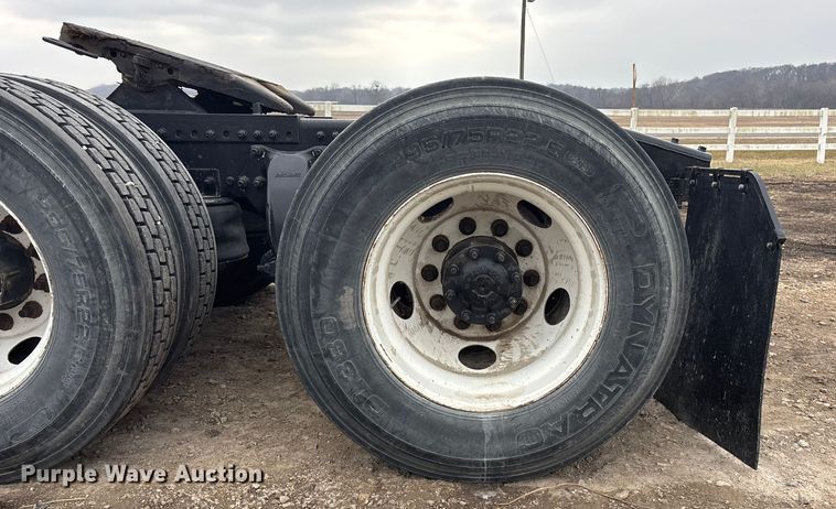 image for item FO3516 2005 Freightliner Columbia semi truck