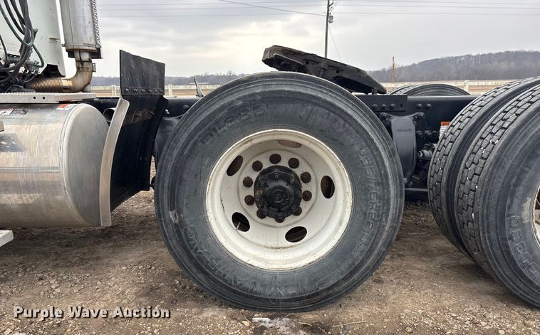 image for item FO3516 2005 Freightliner Columbia semi truck