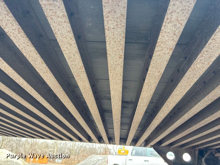 image for item FO3517 2006 Utility VS2DC dry van trailer