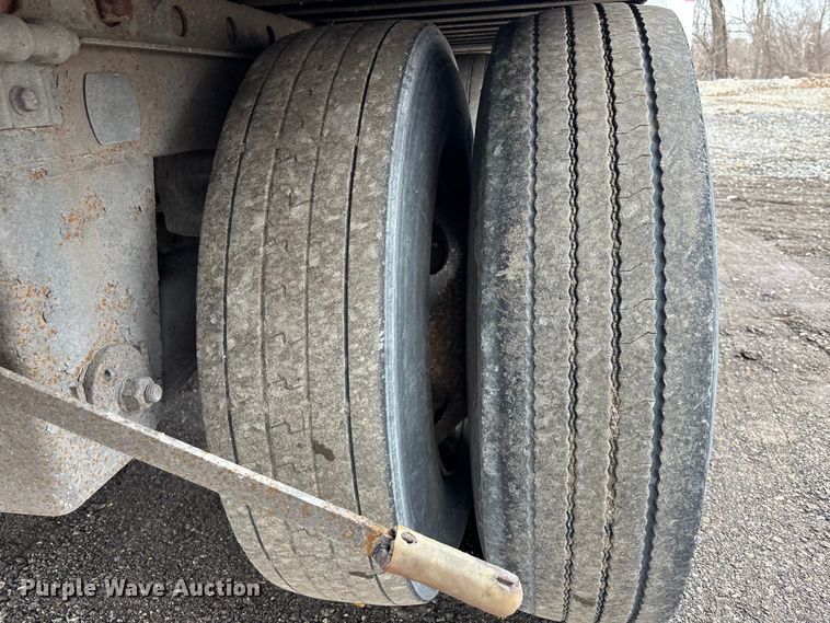 image for item FO3517 2006 Utility VS2DC dry van trailer