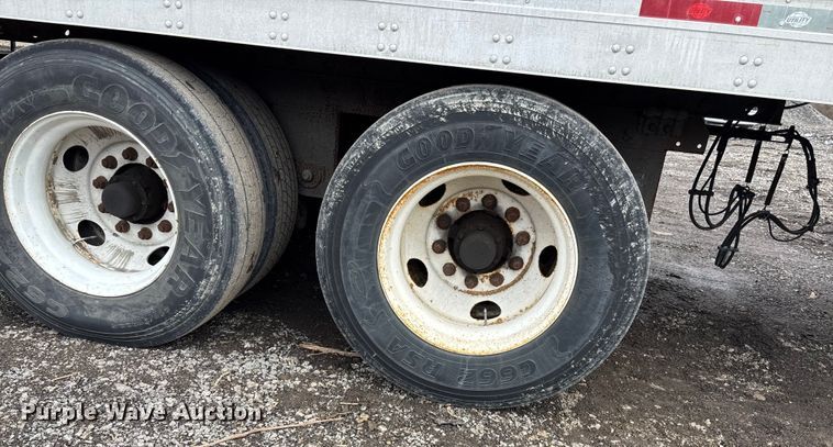 image for item FO3519 2009 Utility VS2DX dry van trailer