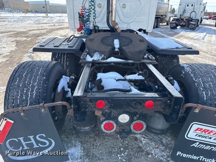 image for item LH9434 2015 Freightliner Cascadia 125 semi truck