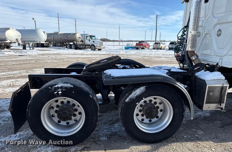 image for item LH9434 2015 Freightliner Cascadia 125 semi truck