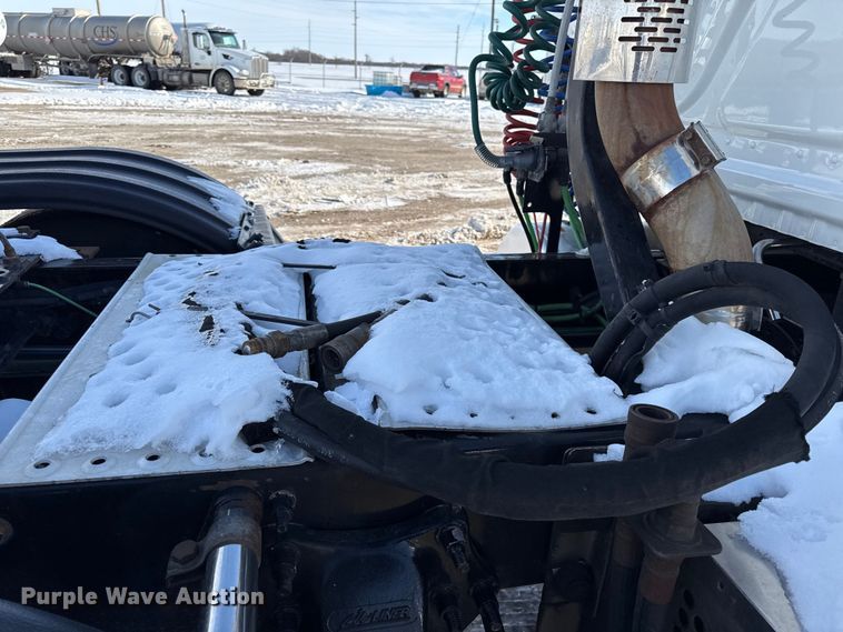 image for item LH9434 2015 Freightliner Cascadia 125 semi truck