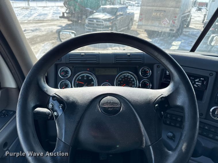 image for item LH9434 2015 Freightliner Cascadia 125 semi truck