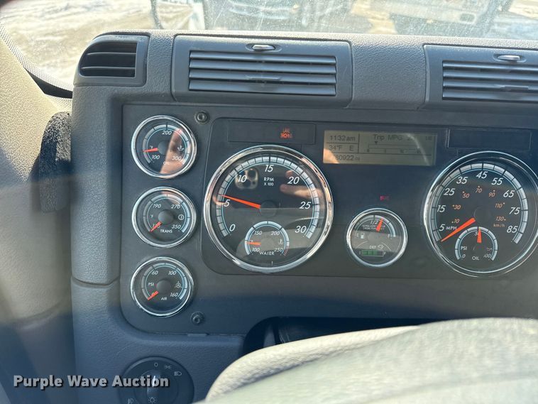 image for item LH9434 2015 Freightliner Cascadia 125 semi truck