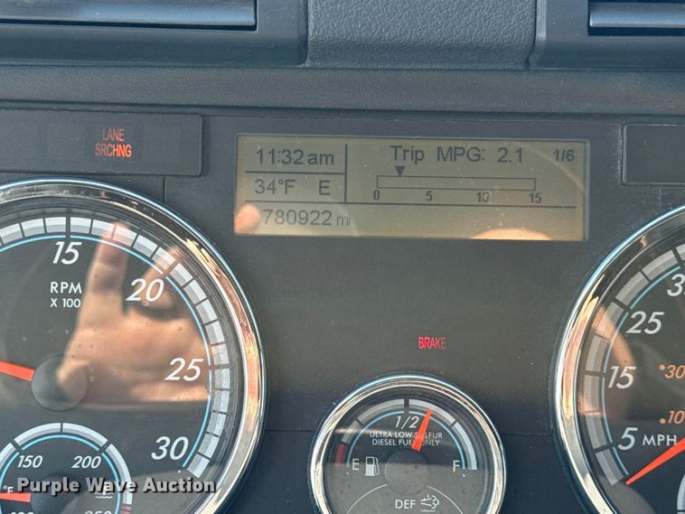 image for item LH9434 2015 Freightliner Cascadia 125 semi truck