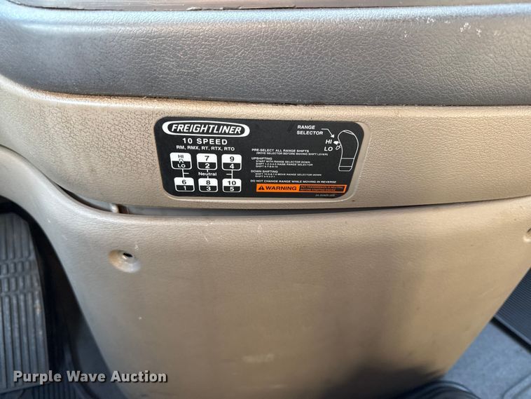 image for item LH9434 2015 Freightliner Cascadia 125 semi truck