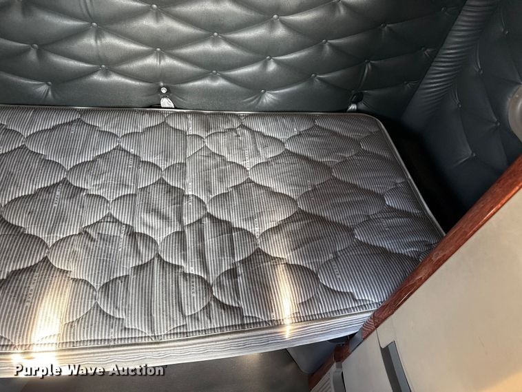 image for item LH9434 2015 Freightliner Cascadia 125 semi truck