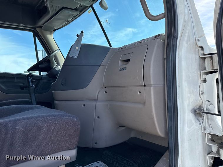 image for item LH9434 2015 Freightliner Cascadia 125 semi truck