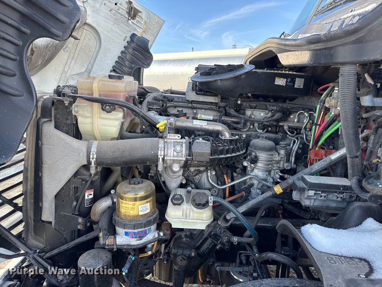 image for item LH9434 2015 Freightliner Cascadia 125 semi truck