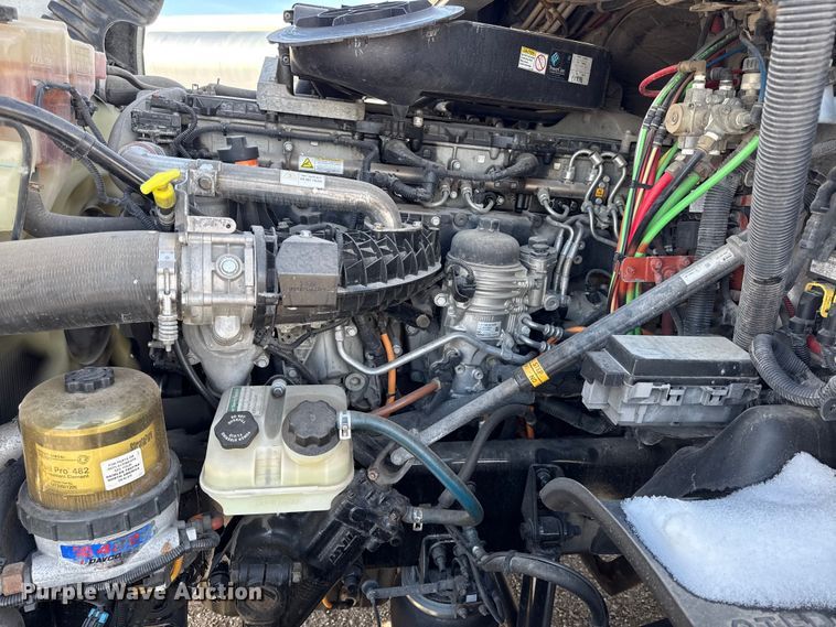 image for item LH9434 2015 Freightliner Cascadia 125 semi truck