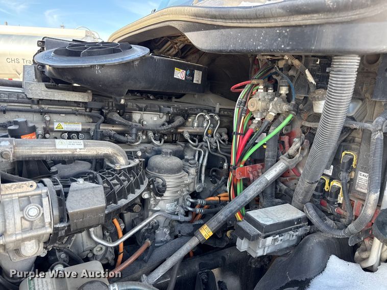 image for item LH9434 2015 Freightliner Cascadia 125 semi truck