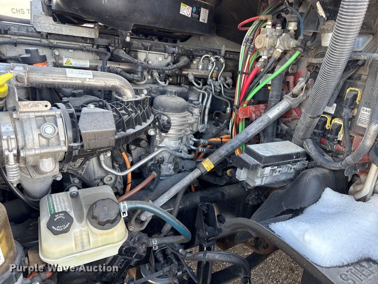 image for item LH9434 2015 Freightliner Cascadia 125 semi truck