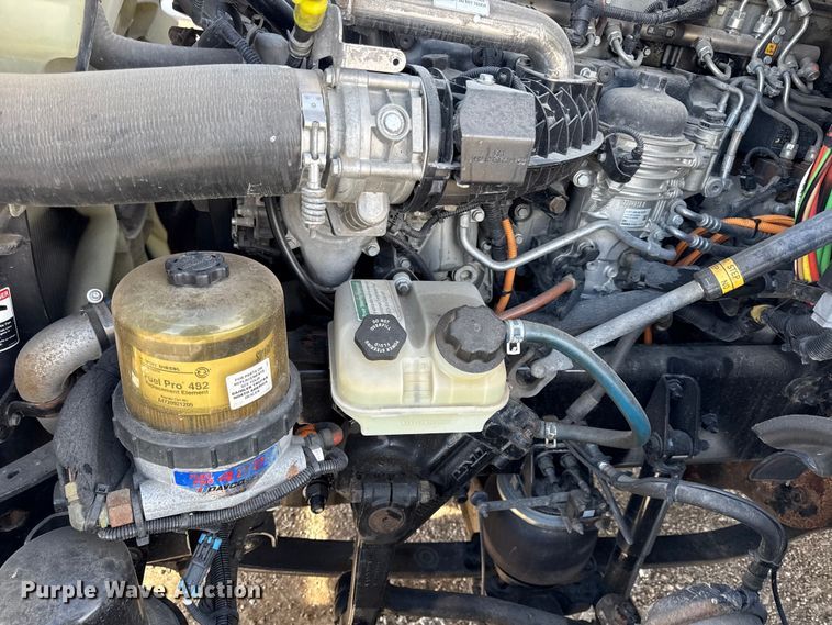 image for item LH9434 2015 Freightliner Cascadia 125 semi truck