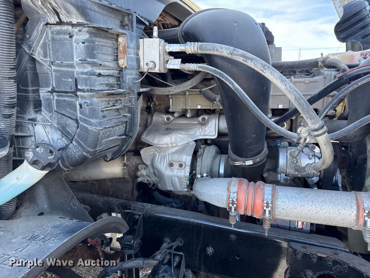 image for item LH9434 2015 Freightliner Cascadia 125 semi truck