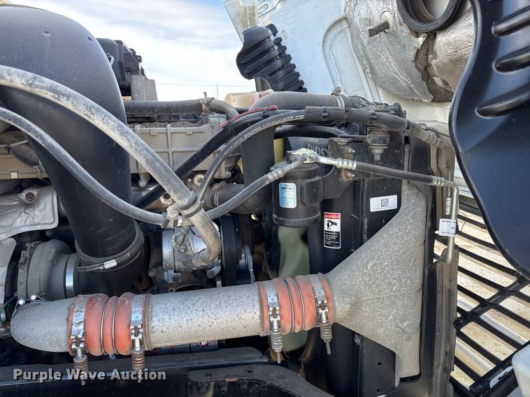 image for item LH9434 2015 Freightliner Cascadia 125 semi truck